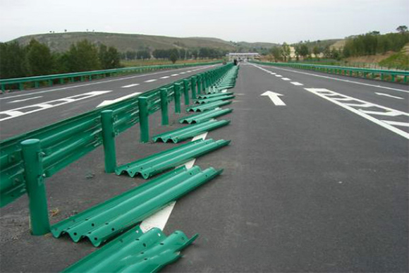 运城波形护栏的维护与管理确保道路安全的关键步骤